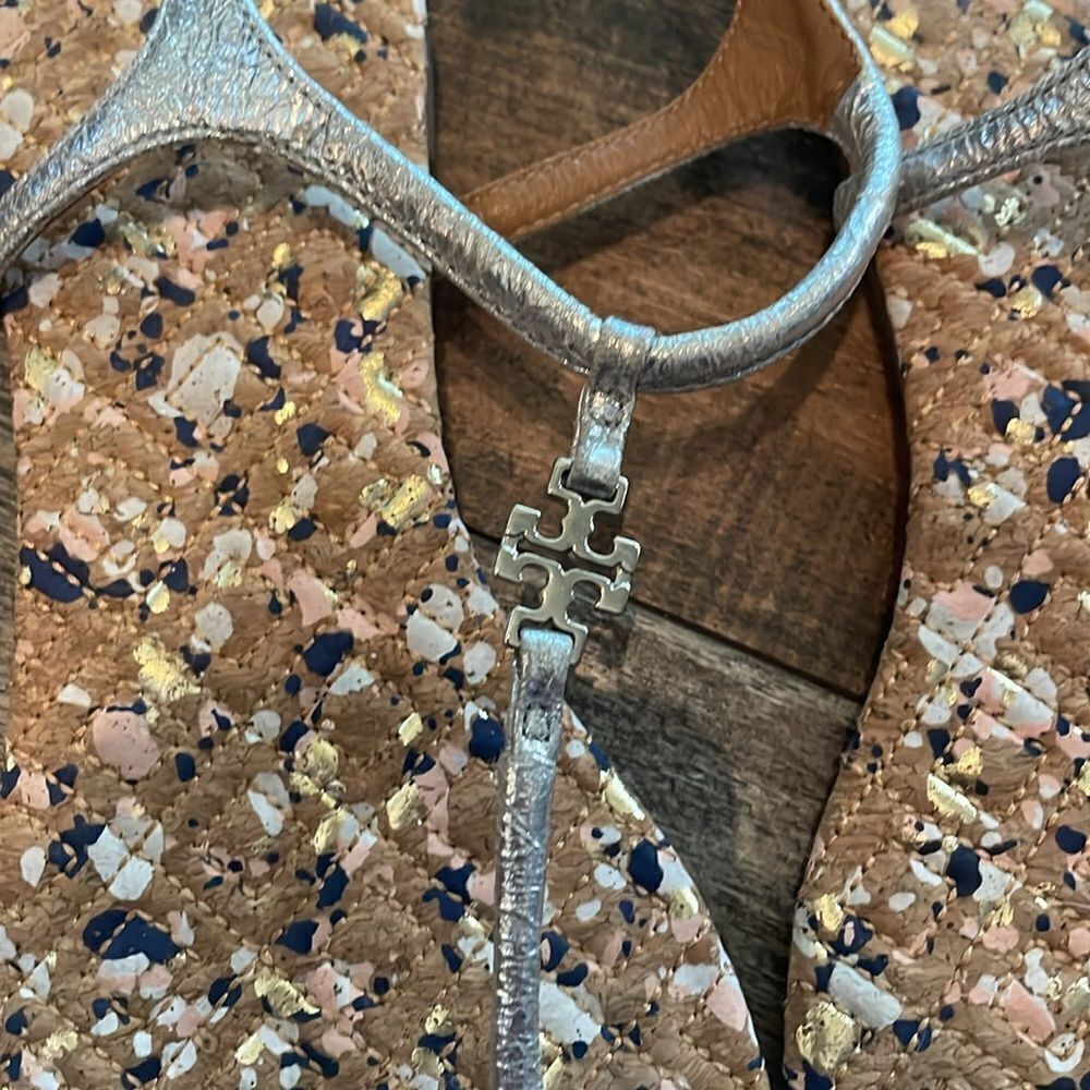 Tory Burch Silver Quilted Marion T-strap sandals - Picture 4 of 9